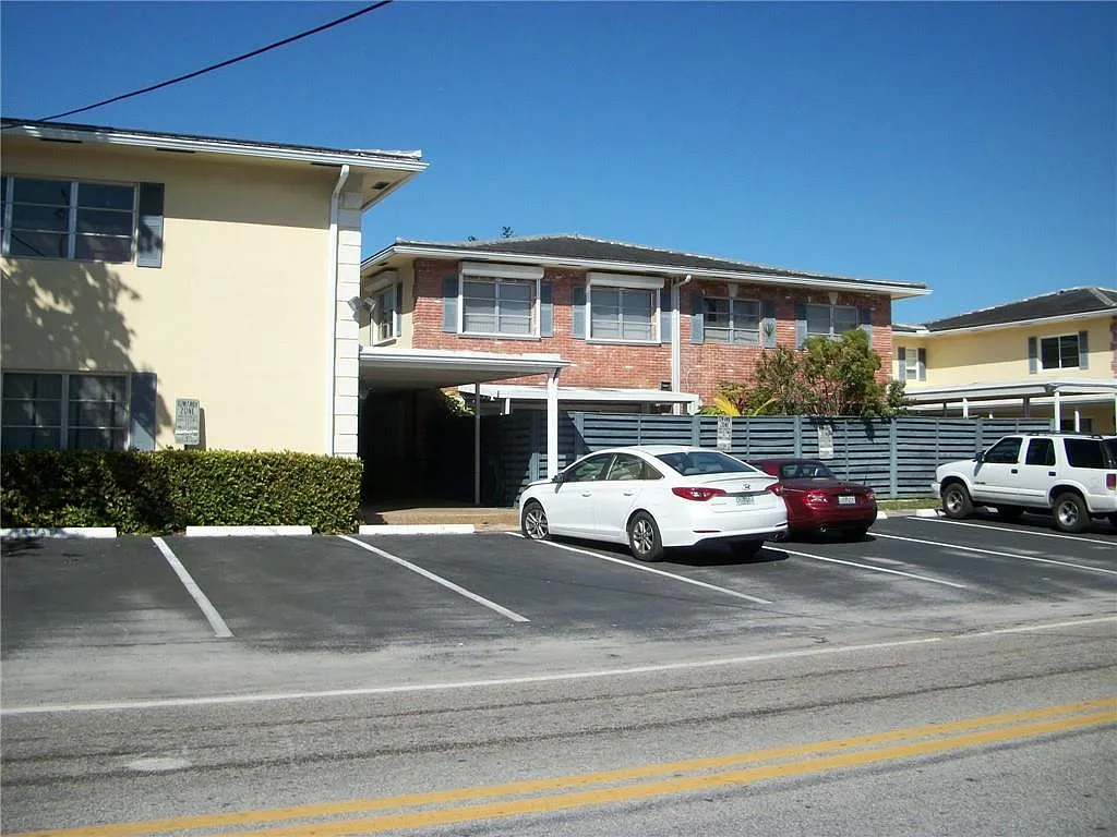 2 bed, 1.5 bath, 1035 sqft, $2,750 — Photo 1