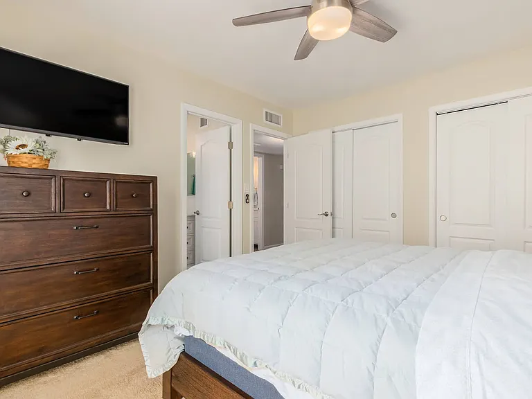1949 E Inverness Cir — Photo 11