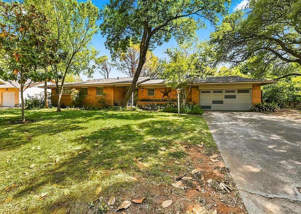 204 University Dr