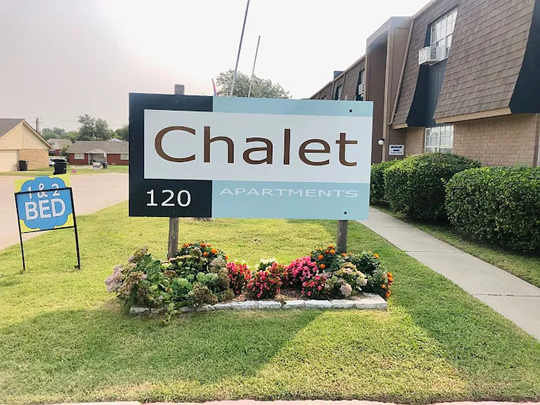 Chalet Apartments — Photo 15
