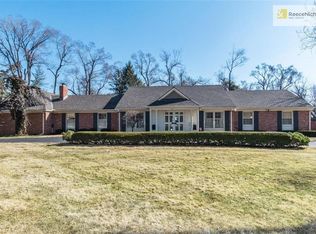8321 Roe Ave, Prairie Village, KS 66207