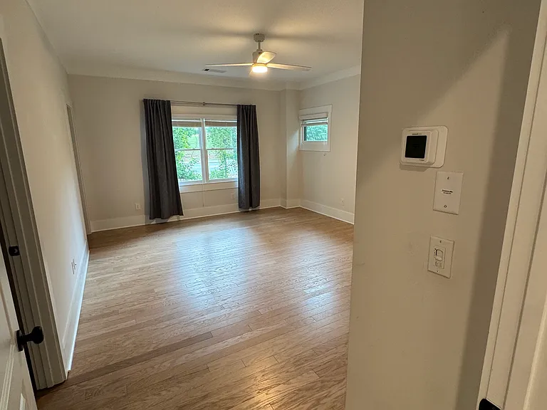 Very large primary bedroom. Lots of natural light.