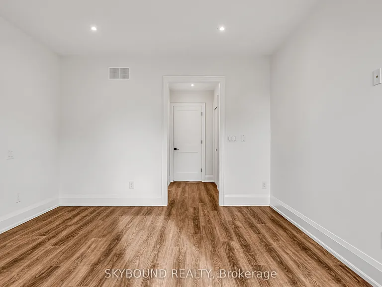 323 Mortimer Ave #B — Photo 14