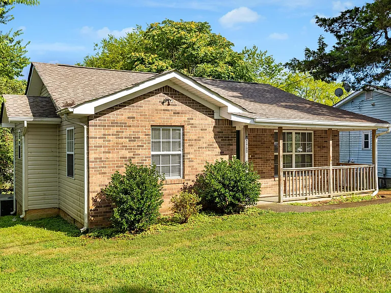 4092 University Dr — Photo 3