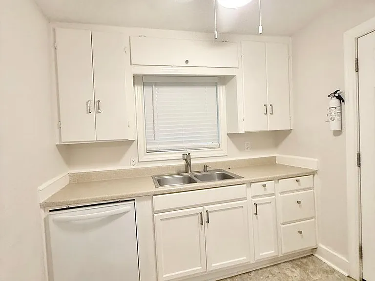 119 Oak Dr — Photo 6