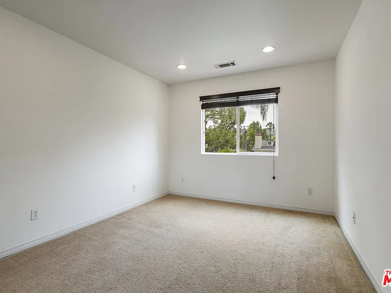 14321 Hortense St — Photo 36