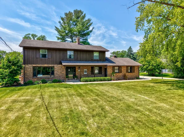 15 Oaklane Dr, Ottawa, IL 61350