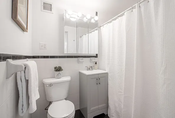 Rented by Keller Williams NYC | media 32