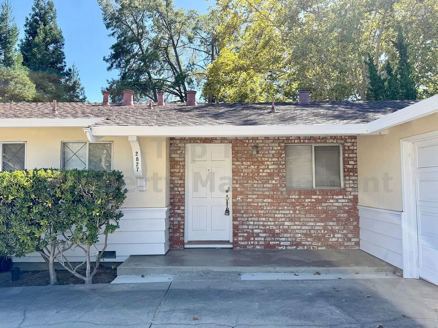 Fantastic 4 Bed / 2 Bath / 1,503 Sqft Walnut Creek single-family house in the Rancho San Miguel C... — Photo 2