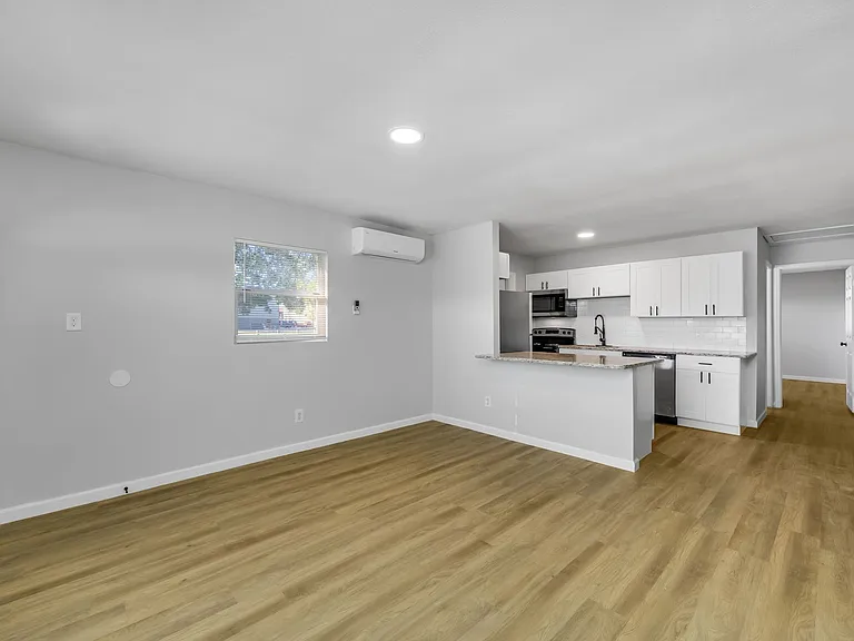 5106 E Columbus Dr — Photo 5