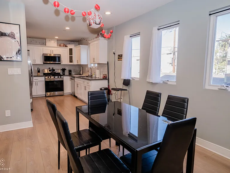 427 N Heliotrope Dr #200 — Photo 32