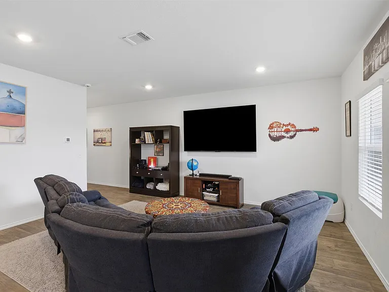 19017 Romano Dr — Photo 10