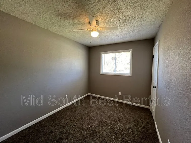 2705 Nix Cv — Photo 2