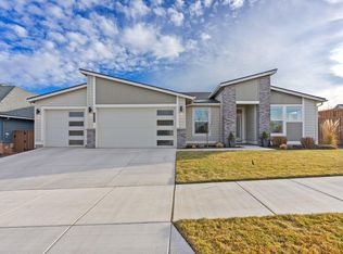 3842 NE Oakside Loop, Bend, OR 97701