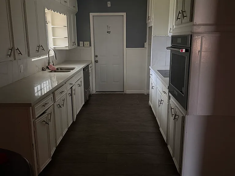 1802 Robinhood St — Photo 10