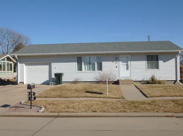1211 13th Ave, Kearney, NE 68845