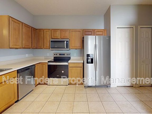 5th image of 830 Southern Creek Dr