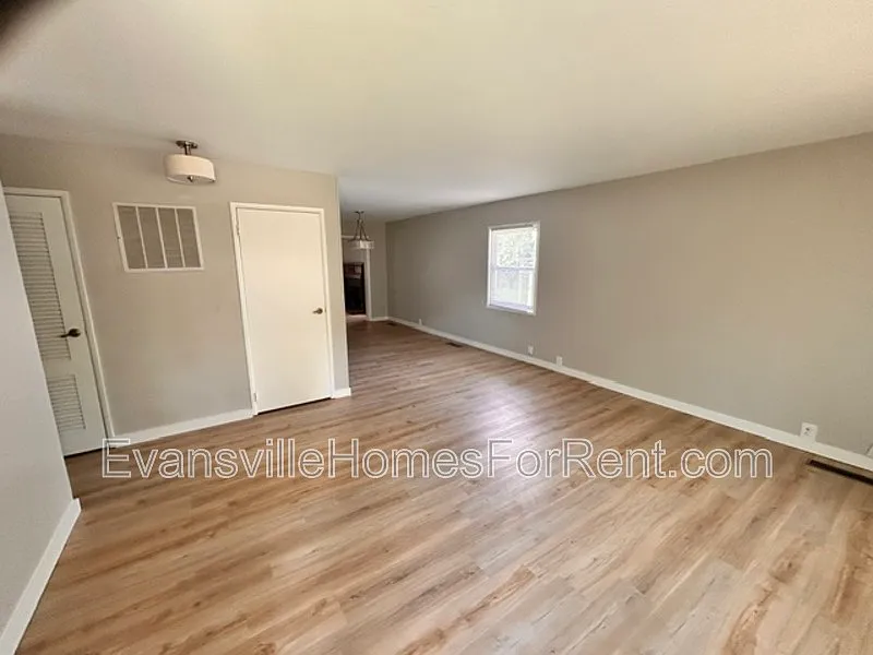 3 bed, 1.5 bath, 1593 sqft, $1,650 — Photo 3