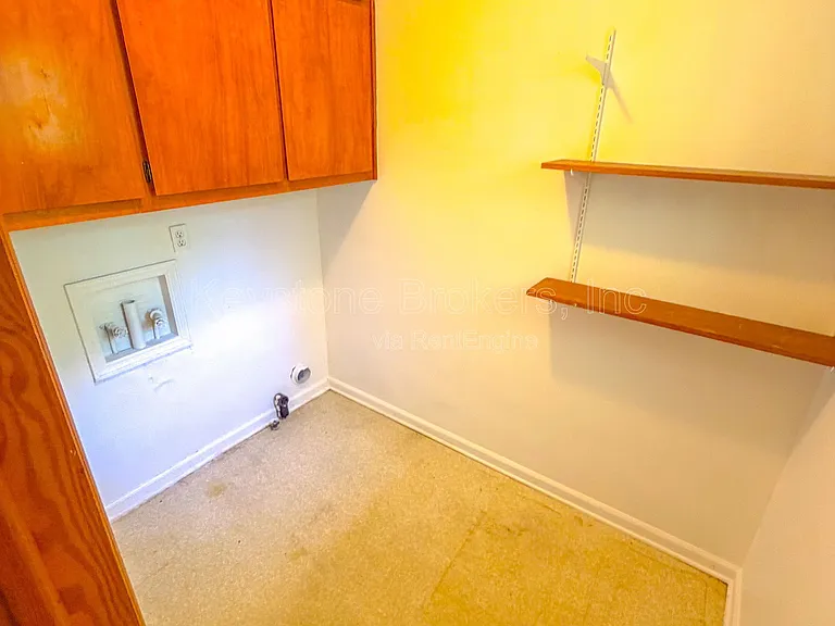 2525 Tredway Dr — Photo 5