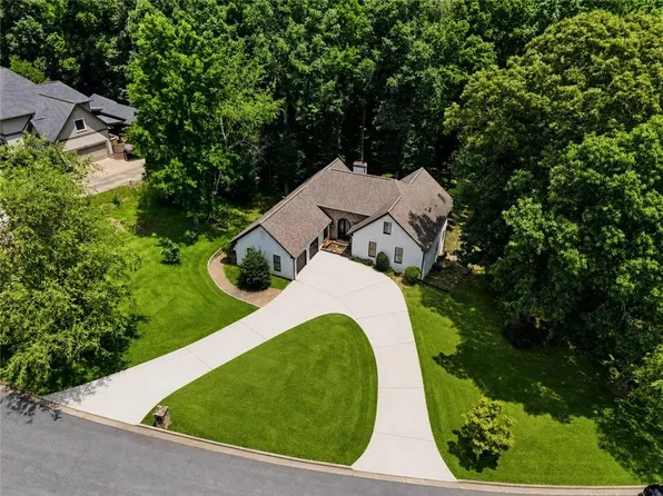3325 Sweetwater Dr, Cumming, GA 30041
