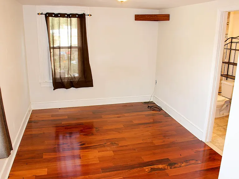 223 N New St — Photo 7