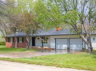 4683 Meadow Ln, Wamego, KS 66547