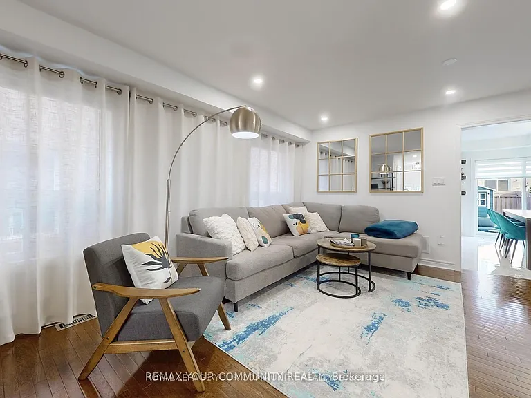 52 Four Seasons Cres — Photo 15
