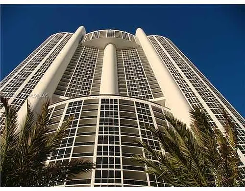 18201 Collins Ave Photo 1