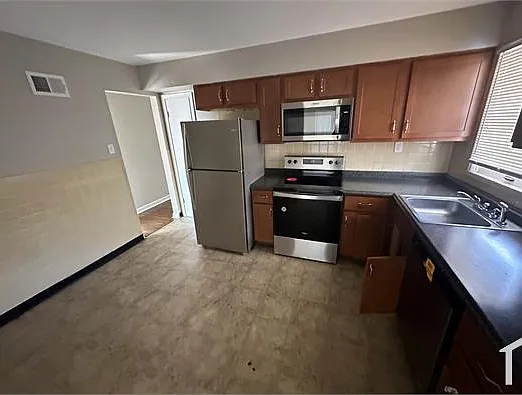 3 bed, 1066 sqft, $1,550 — Photo 3
