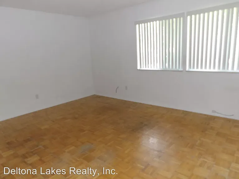 1545 Maxwell Ln — Photo 4
