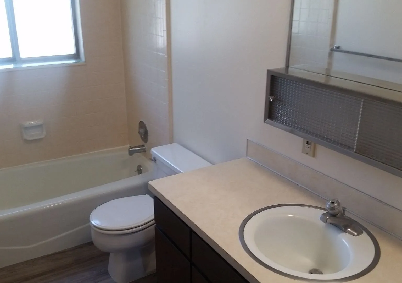 Rosewood Condos — Photo 3