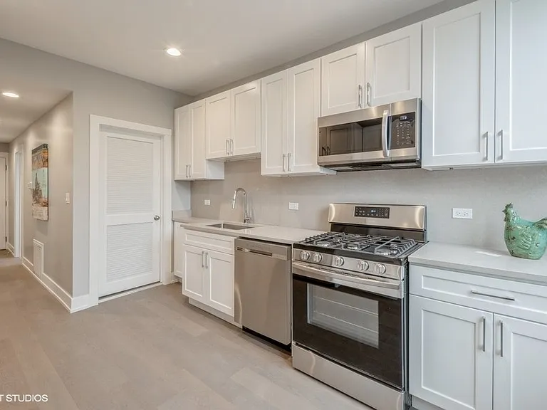 4941 S Champlain Ave #3 — Photo 4