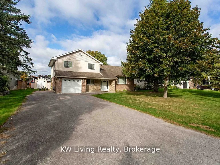 702 Lake Dr S — Photo 2