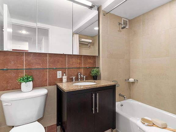 5th image of 555 W 23rd St APT S7c