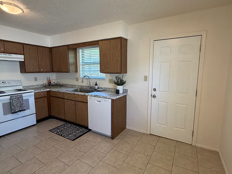 228 NW Waterwheel Ct — Photo 25