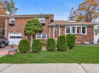 26 Humphrey Dr, Syosset, NY 11791