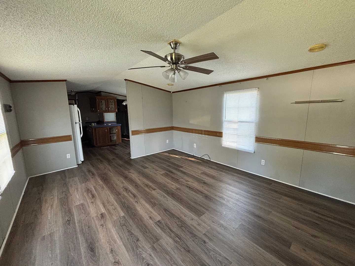 3 Bed 2 Bath Mobile Home in Perry Estates — Photo 2