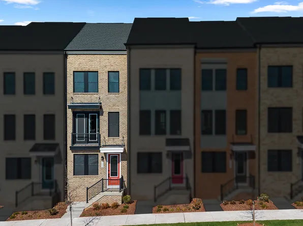 2688 River Birch Rd, Herndon, VA 20171