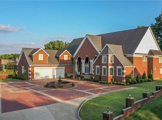 5233 Glenbrook Dr, Vienna, WV 26105