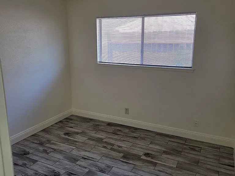 325 Jubilee Way — Photo 10