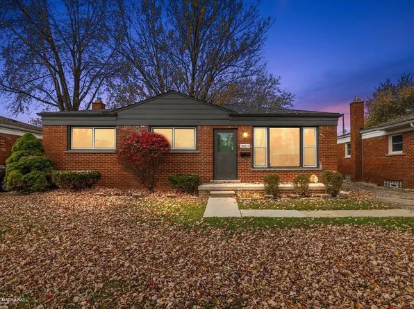 26113 Princeton St, Saint Clair Shores, MI 48081