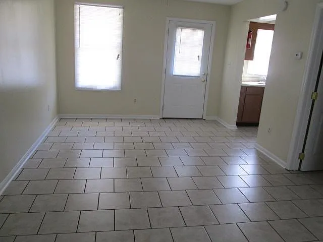 3 bed, 1184 sqft, $1,800 — Photo 3
