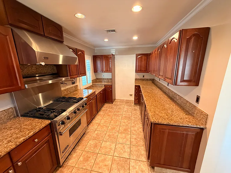 1738 N Avon St — Photo 5