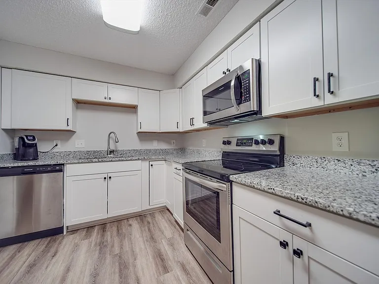 1052 Churchill Downs Ct #I — Photo 2