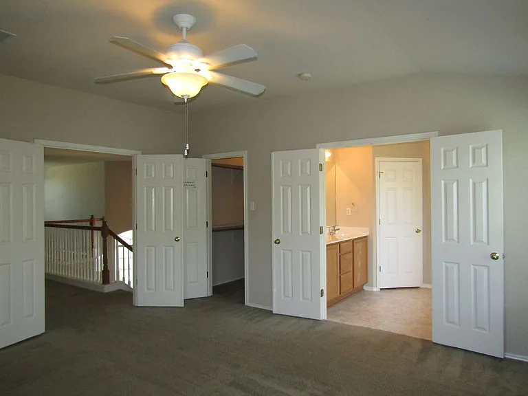 593 Cullen Blvd — Photo 17