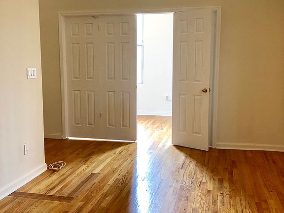 4th image of 25-09 Astoria Blvd #2R