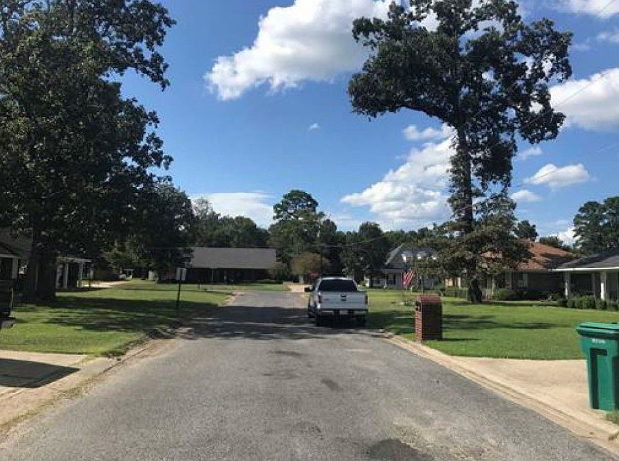 2nd image of 102 Bordeaux Dr