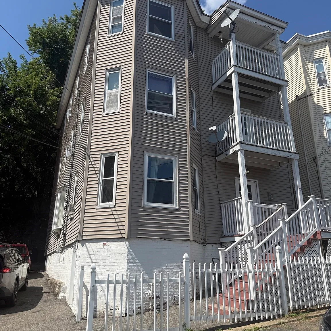 2 bed, 1.0 bath, 1000 sqft, $2,600 — Photo 1