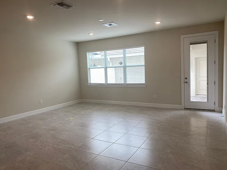 11924 Pebble Dr — Photo 5