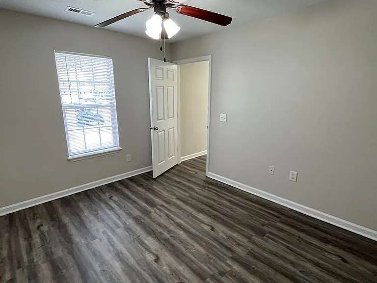 Meridian Park Apartments — Photo 41